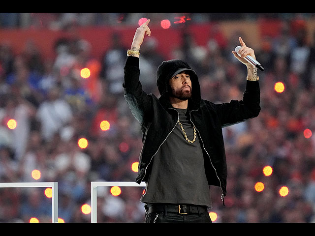 Eminem выступает в перерыве финального матче Супербоул-2022