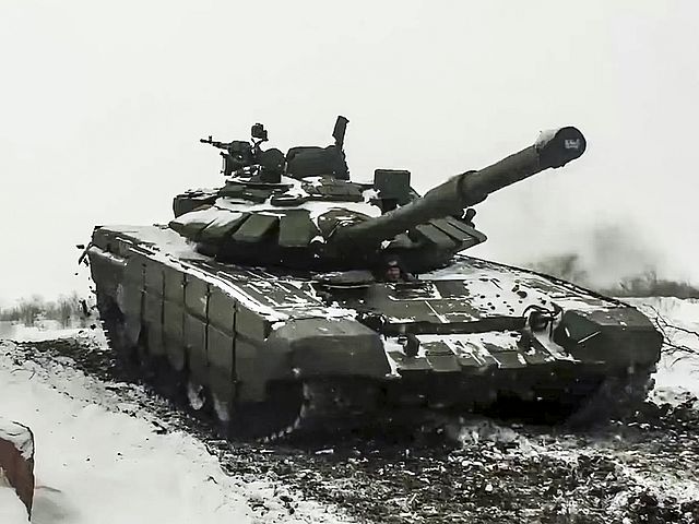 CBS: российские войска на границе с Украиной переходят на "наступательные позиции"
