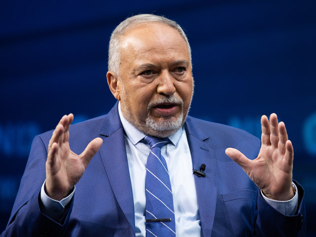 Israel: Lieberman to present plan to cut benefits for yeshiva students