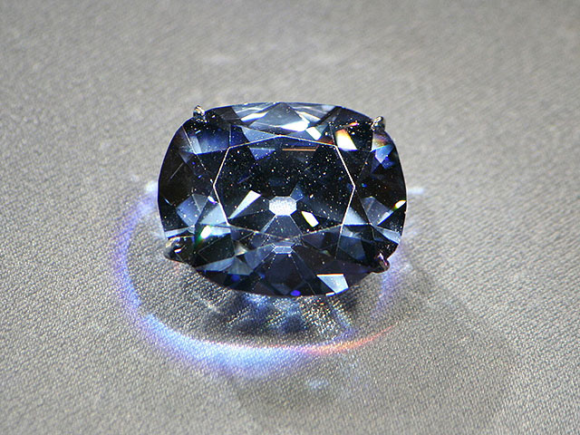 Крупнейший голубой бриллиант выставлен на торги, цена &#8211; 48 млн долларов