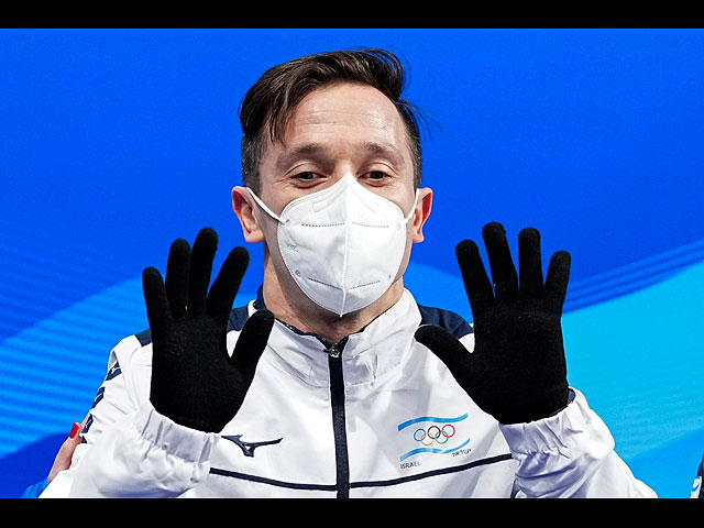 Израильские спортсмены. Райан Мерфи пловец в маске Бэтмен на награждении.