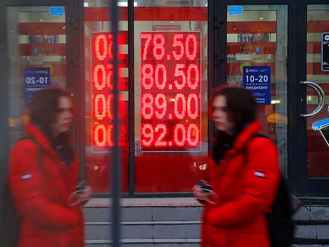 Банк России запретил игру на понижение и начал тратить валюту на поддержание рубля