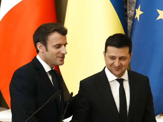Франция передаст Украине оружие и топливо