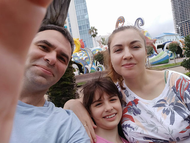 Артем Харченко с семьей