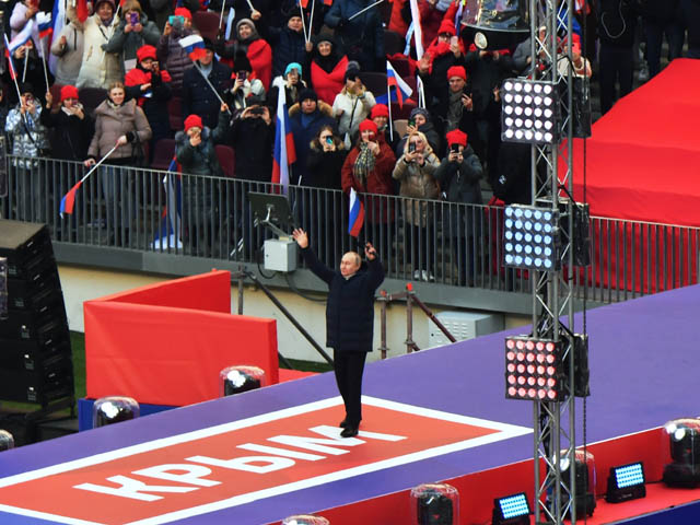Владимир Путин на митинге в "Лужниках"