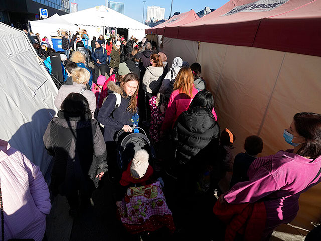 Подоляк: 11-12 миллионов украинцев из-за войны стали вынужденными переселенцами