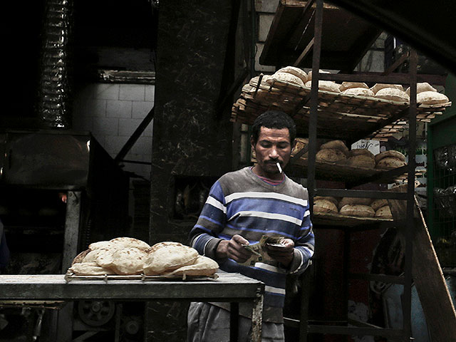 Egypt imposes price ceiling on bread