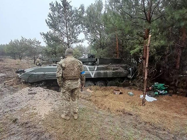 Российская военная техника, оставшаяся в полях и лесах Украины. Фоторепортаж