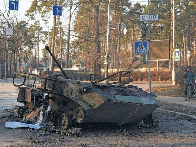 Российская военная техника, оставшаяся в полях и лесах Украины. Фоторепортаж