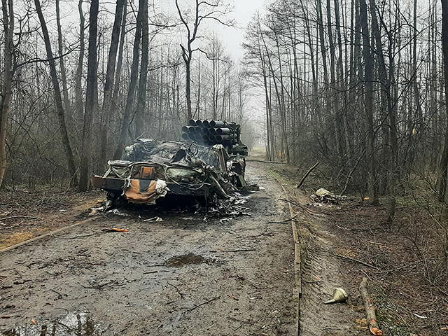 Российская военная техника, оставшаяся в полях и лесах Украины. Фоторепортаж