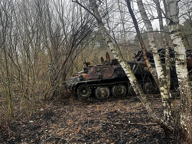 Российская военная техника, оставшаяся в полях и лесах Украины. Фоторепортаж