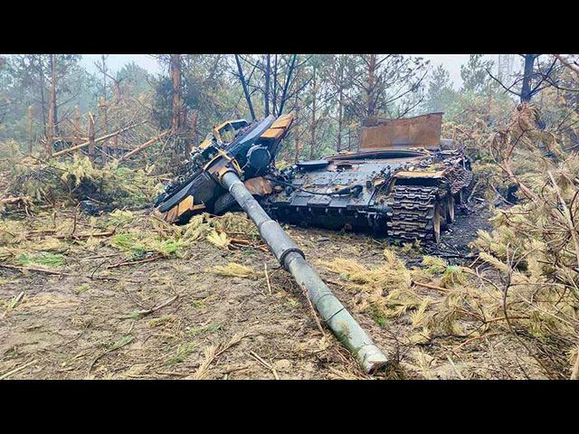 Российская военная техника, оставшаяся в полях и лесах Украины. Фоторепортаж