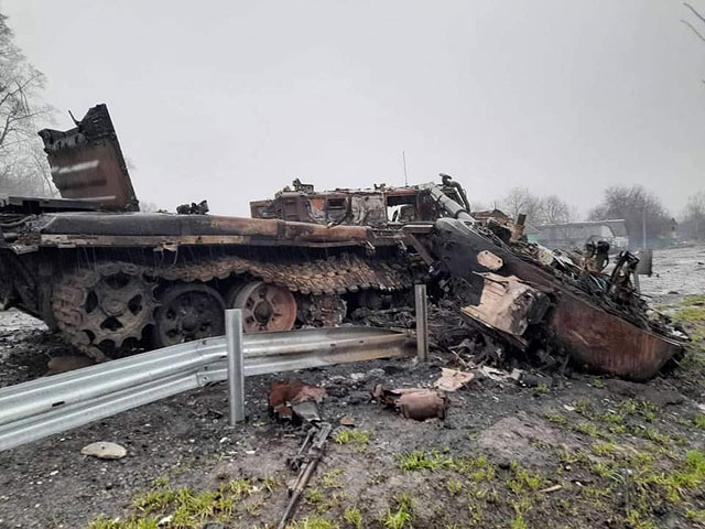 Российская военная техника, оставшаяся в полях и лесах Украины. Фоторепортаж