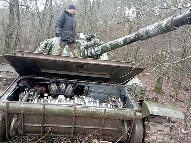 Российская военная техника, оставшаяся в полях и лесах Украины. Фоторепортаж