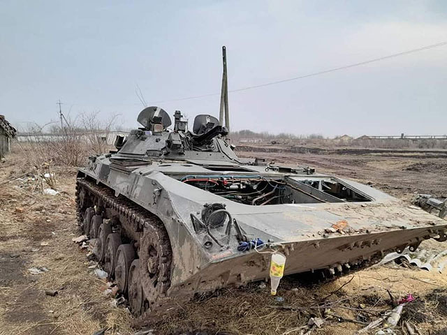 Российская военная техника, оставшаяся в полях и лесах Украины. Фоторепортаж