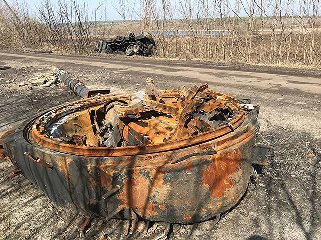 Российская военная техника, оставшаяся в полях и лесах Украины. Фоторепортаж