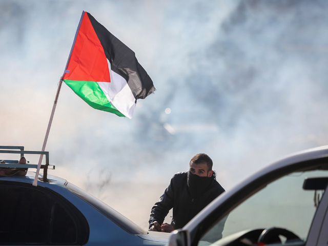 В палестинской деревне едва не линчевали израильтянина, приехавшего на автомойку