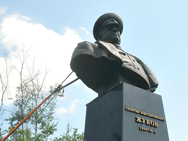 В Харькове снесен памятник маршалу Жукову