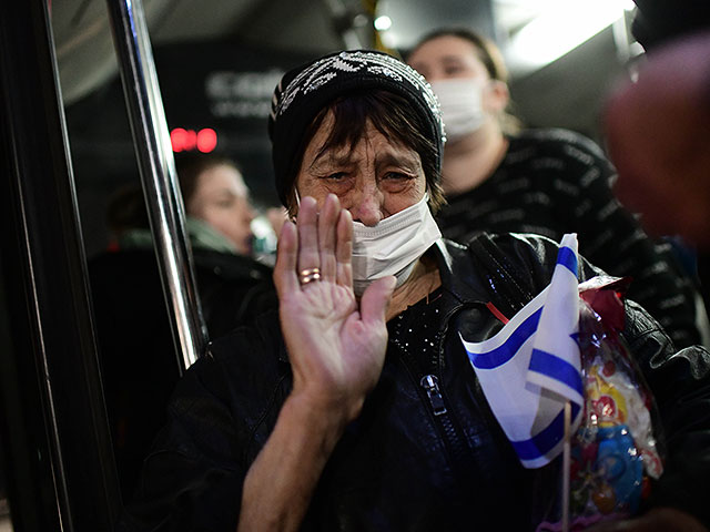 В Израиль прибыли репатрианты, спасенные из осажденного Мариуполя