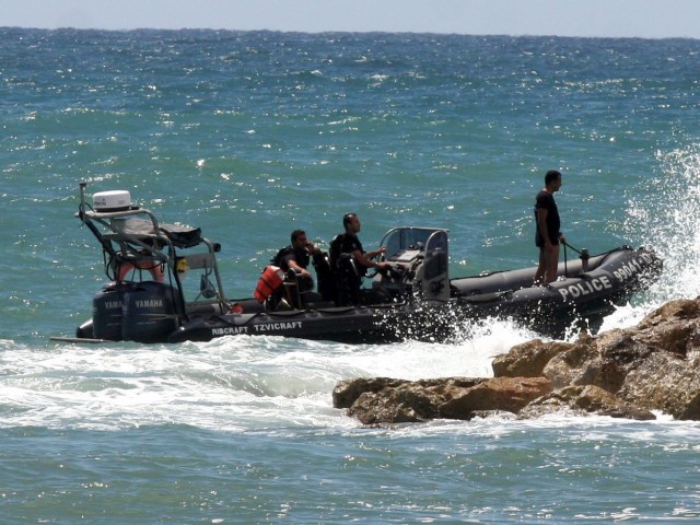 Морская полиция эвакуировала двух пострадавших с загоревшейся яхты в Средиземном море