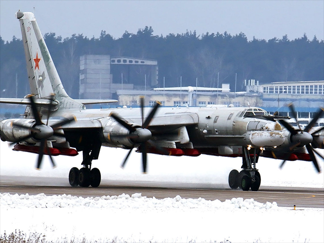 Ракеты Х-101 под крылом Ту-95МСМ