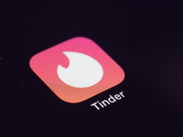 Tinder-афериста из Бней-Брака, выдававшего себя за сына Леваева, задержали в Испании