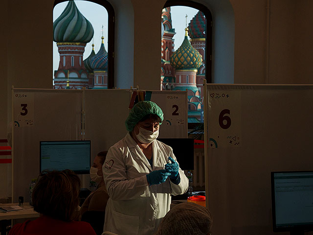 Коронавирус в России: за сутки выявлено менее 11 тыс. заразившихся, 281 человек умер от COVID-19
