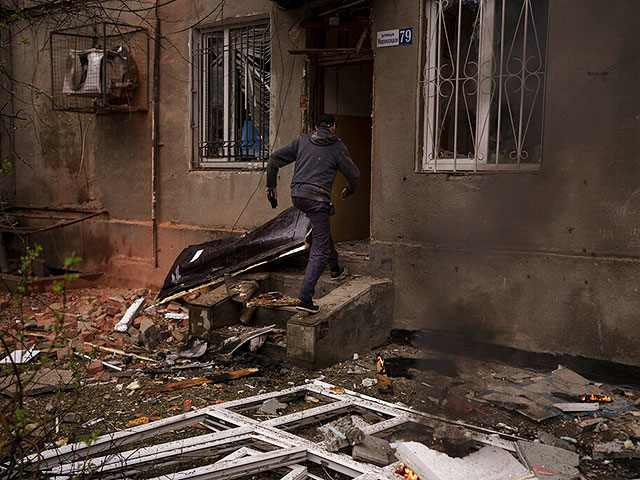 Россияне обстреляли Камышеваху Луганской области; снаряды попали в школу и жилой дом