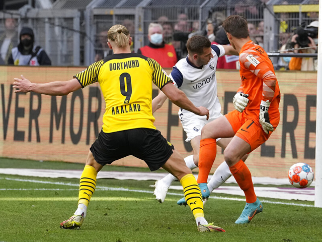 Три гола Холанна не спасли "Боруссию" от поражения. "Бавария" проиграла в Майнце
