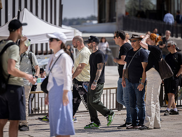 Американский певец Адам Левин замечен около Стены Плача в Иерусалиме