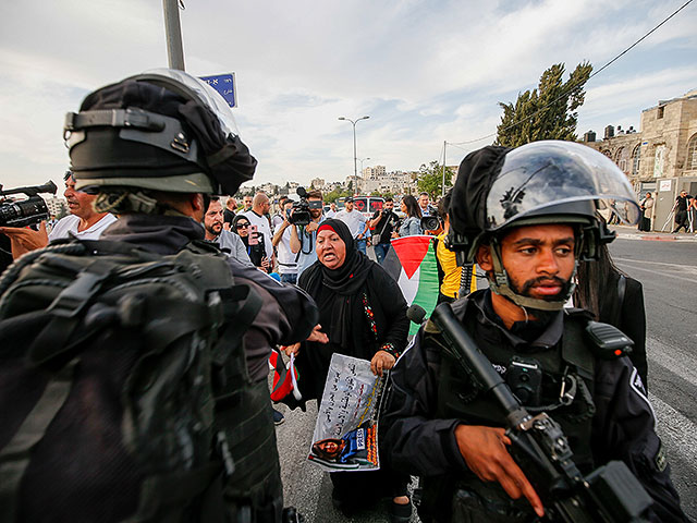 Беспорядки на севере Иерусалима, арабы бросают камни и блокируют шоссе