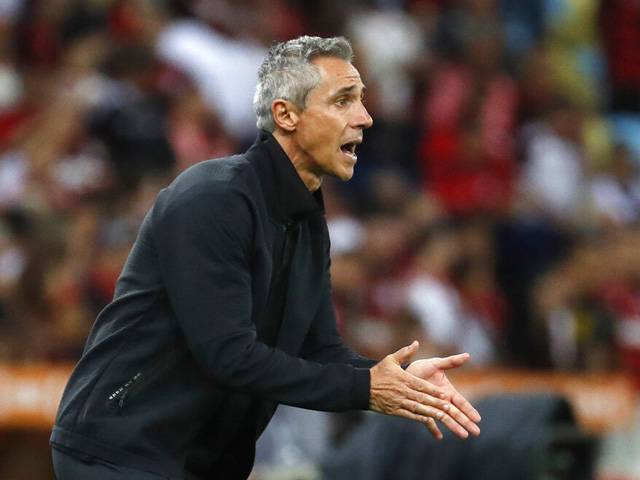 Португальский специалист Паулу Соуза уволен с поста главного тренера бразильского клуба "Фламенго"