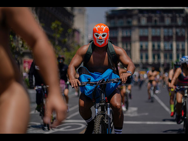В Мехико после длительного перерыва состоялся "голый велопробег"