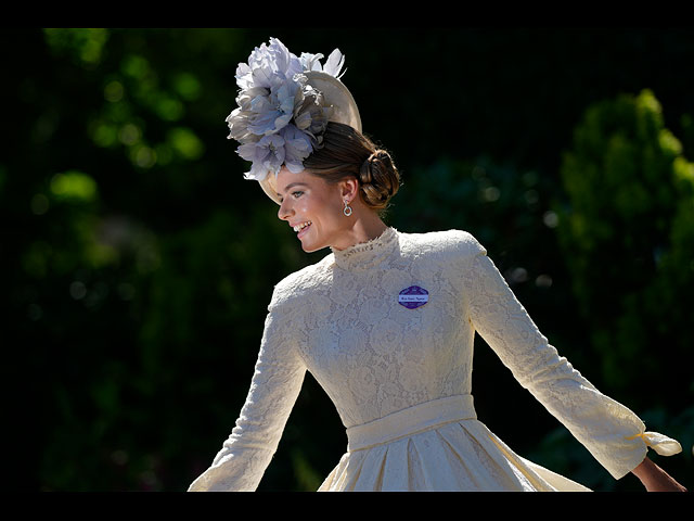 Наряды Royal Ascot 2022: символика года – украинская. Фоторепортаж