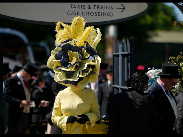 Наряды Royal Ascot 2022: символика года – украинская. Фоторепортаж