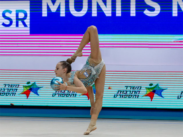 Чемпионат Европы по художественной гимнастики. Юниорки сестры Муниц завоевали две золотые медали