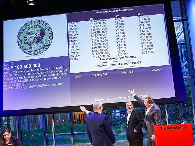 Нобелевская медаль Муратова продана на аукционе за 103,5 миллиона долларов, деньги будут переданы на нужды детей-беженцев