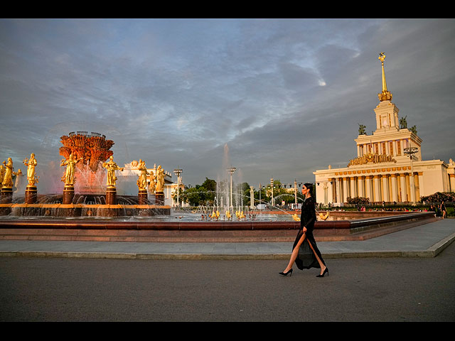 Московская неделя моды: "мирные забавы" во время войны. Фоторепортаж