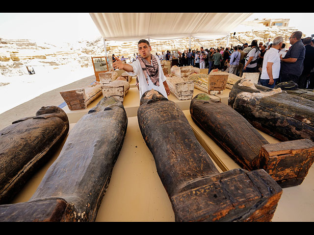 Сотни саркофагов и статуэток богов. Находка в некрополе древней столицы Египта