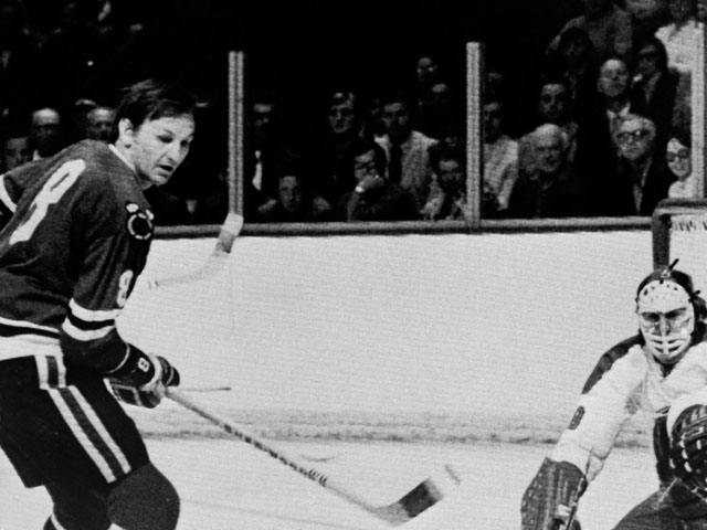 1971 год. Джим Паппен в матче против "Монреаль Канадиенз"