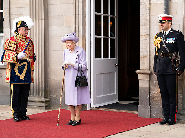 Королева Елизавета остается как символ: обязанности передаются другим членам семьи