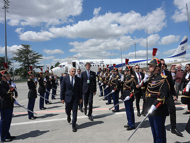 Глава правительства Израиля Яир Лапид прибыл в Париж