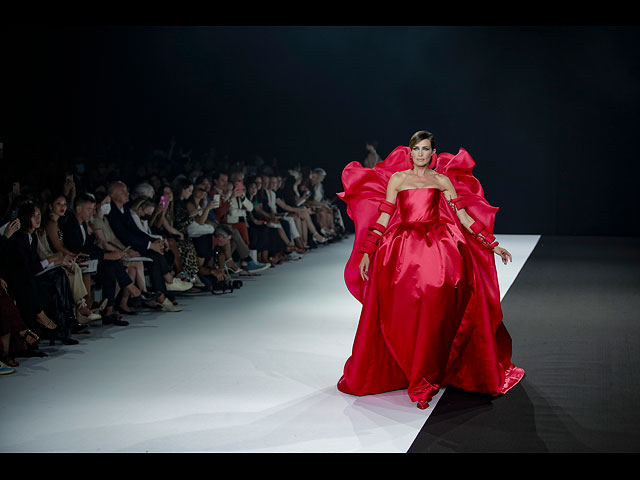 Новые наряды Haute Couture: в Париже состоялся показ коллекций осень-зима 2022-2023. Фоторепортаж