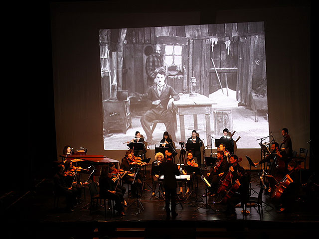 Фильм-шедевр "Золотая лихорадка" Чарли Чаплина в сопровождении "Революционного оркестра"