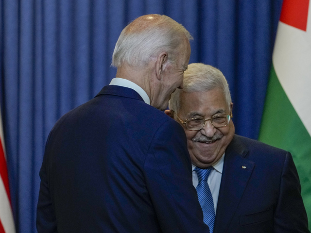 Байден заявил Аббасу о своей приверженности плану "два государства для двух народов"