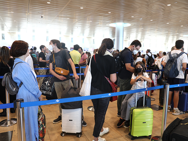 "Кешет": авиакомпании вводят платеж за чемоданы-тролли в ручной клади