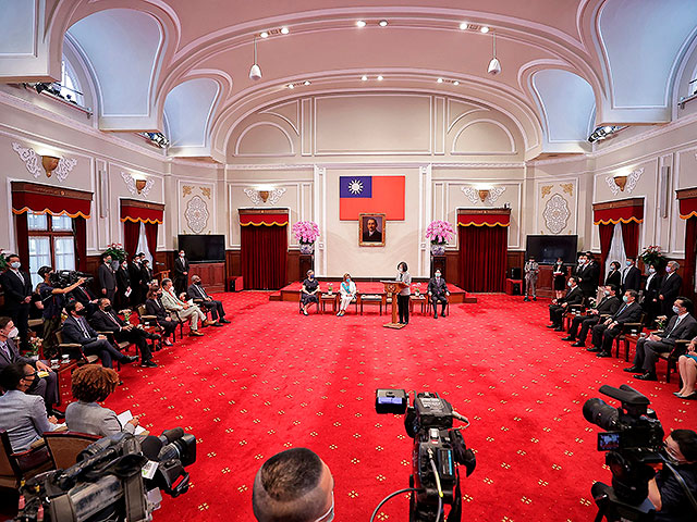 Пелоси встретилась с президентом Цай, Китай ввел блокаду Тайваня