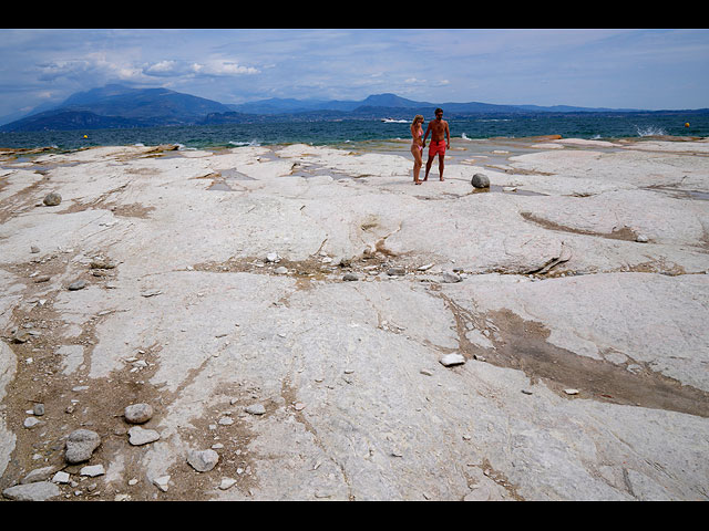 Итальянское озеро Гарда рекордно обмелело. Фоторепортаж