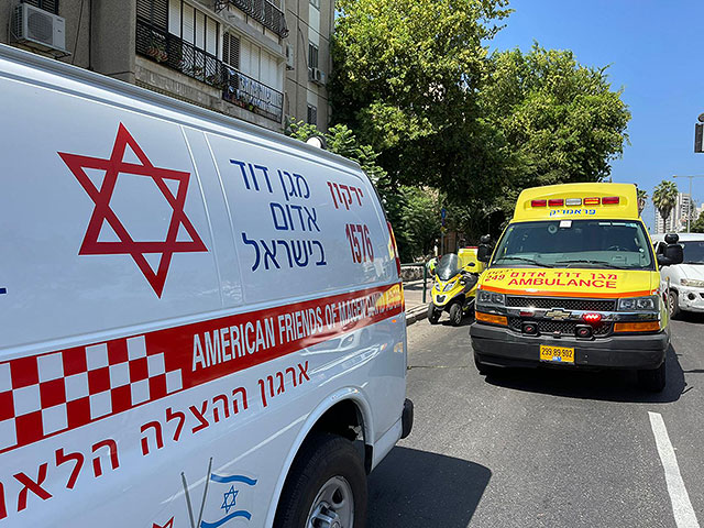 В Тель-Авиве женщина подавилась во время еды, она в тяжелом состоянии