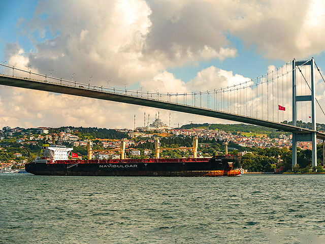 Турция поднимает в пять раз сбор за проход Черноморских проливов, включая украинское зерно
